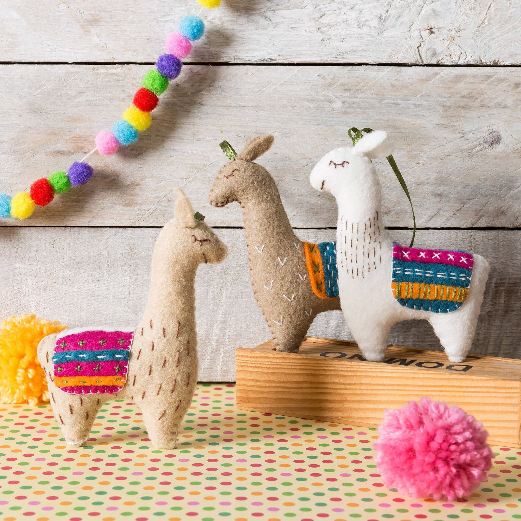 official-felt-craft-kits-llamas-supply_1.jpg